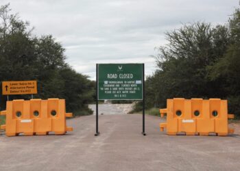 A sign reading 'road closed' after heavy rain at Kruger National Park in Mpumalanga, South Africa, January 15, 2026. REUTERS/Oupa Nkos