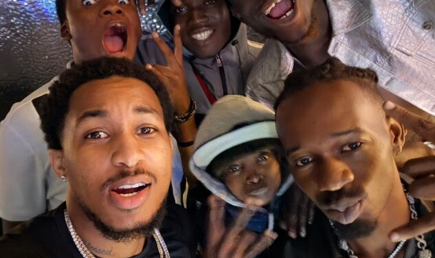 DDG and Carter Efe with their crew enjoying their visit to Lagos. Photo by X/@PontiacMadeDDG