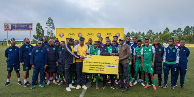 MTN Eswatini interim CEO Jerry Soko stands alongside Nsingizini Hotspurs president Derrick Shiba, players and league stakeholders during the presentation of the E120 000 first round winners cheque. Photo credit MTN Eswatini.