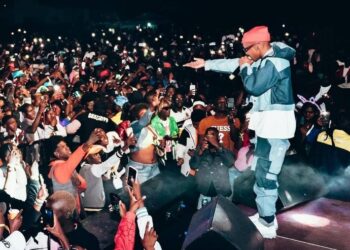 LeeMckrazy bringing the Amapiano vibes to the stage at an electrifying April 2025 show.