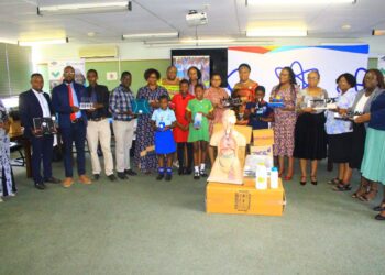 KEAS president Dr Thabile Ndlovu, Principal Secretary Nanikie Mnisi, and staff from Kuhlahla, Nsubane, Sankolweni, and Emhlabeni Primary Schools display the newly donated science kits