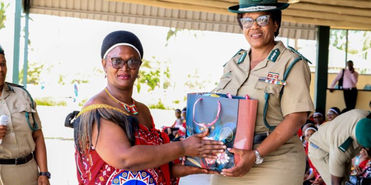 Commissioner General of His Majesty’s Correctional Services receives a gift from one of the invited dignitaries in appreciation of the institution’s leadership and coordination ahead of the Buganu Festival.