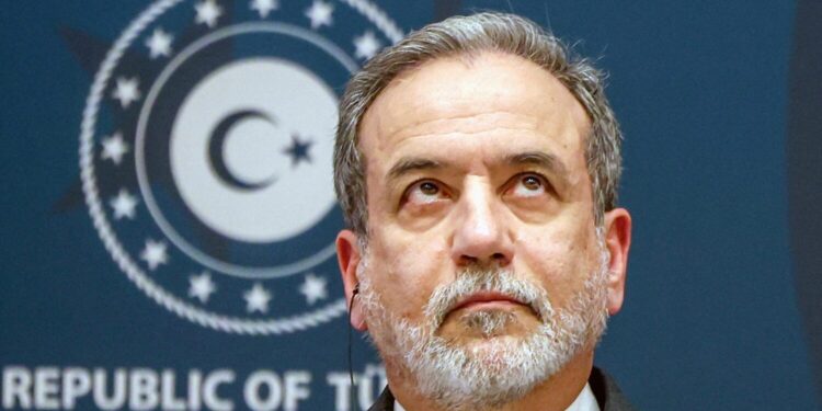 Iranian Foreign Minister Abbas Araqchi attends a press conference after meeting with his Turkish counterpart Hakan Fidan, in Istanbul, Turkey, January 30, 2026. REUTERS/Dilara Senkaya/File Photo