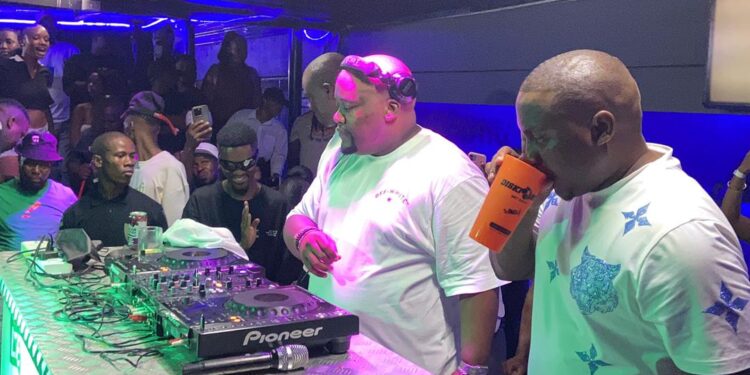 Leehleza and Sbu De Drum DJ . Photo by Nosipho Mabuza