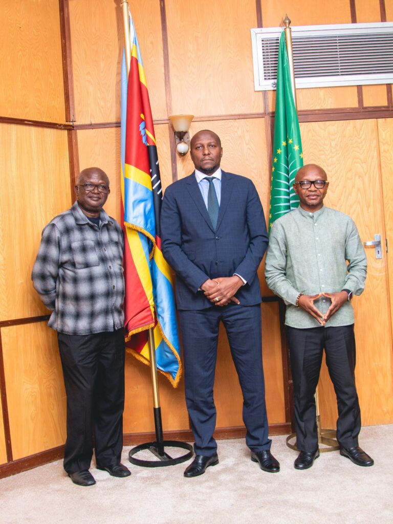 Ras Mubarak, H.E. Prime Minister Russell Mmiso Dlamini, and H.E. Kobla Quashie, Ghana’s Honorary Consul in Eswatini, during their meeting in Mbabane to explore Pan-African collaboration and cultural exchanges.