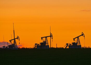 A view shows oil pump jacks outside Almetyevsk in the Republic of Tatarstan, Russia June 4, 2023. REUTERS/Alexander Manzyuk
