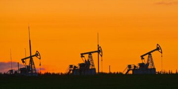 A view shows oil pump jacks outside Almetyevsk in the Republic of Tatarstan, Russia June 4, 2023. REUTERS/Alexander Manzyuk