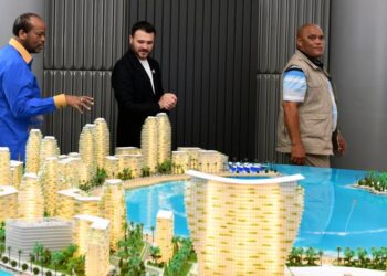 King tours visionary Sea Breeze Resort development project