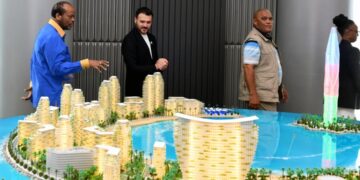 King tours visionary Sea Breeze Resort development project