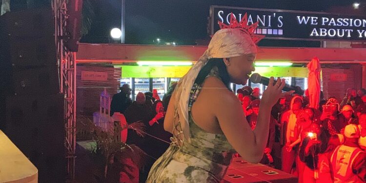 Simmy leaves Solanis crowd begging for more