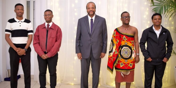 King gifts students E5000 allowance