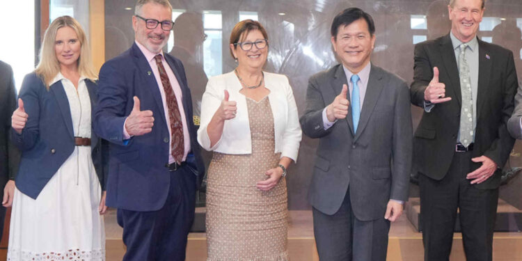 China bans four New Zealand MPs over Taiwan visit