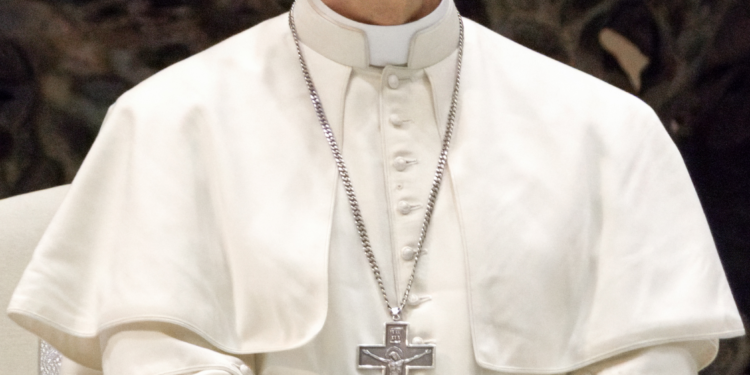 Pope Leo helps priest suffering due to heat in St Peter’s Square
