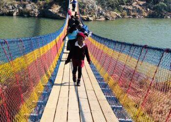 Tintfutfwini footbridge ends years of dangerous river crossings