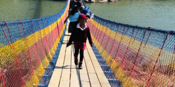 Tintfutfwini footbridge ends years of dangerous river crossings