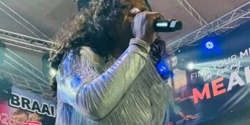 Makhadzi defies flu to set Eswatini’s biggest braai ablaze