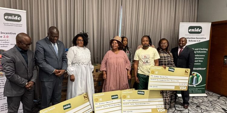 Four local textile firms receive E 350 000 equipment support