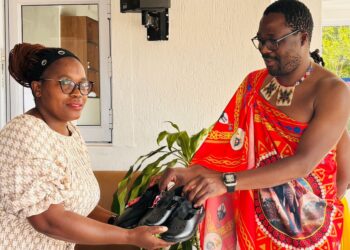 Canal view, Prince Bhekokwakhe give E 20,000 school shoes boost to 100 leaners