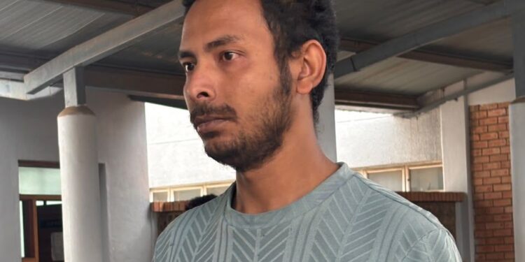 Indian national fined E1,500 for illegal trading, immigration offences