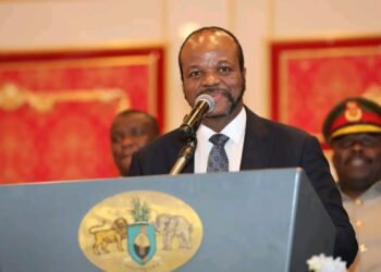 King urges Govt, companies to pay businesses on time