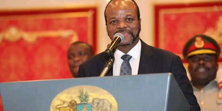 King urges Govt, companies to pay businesses on time